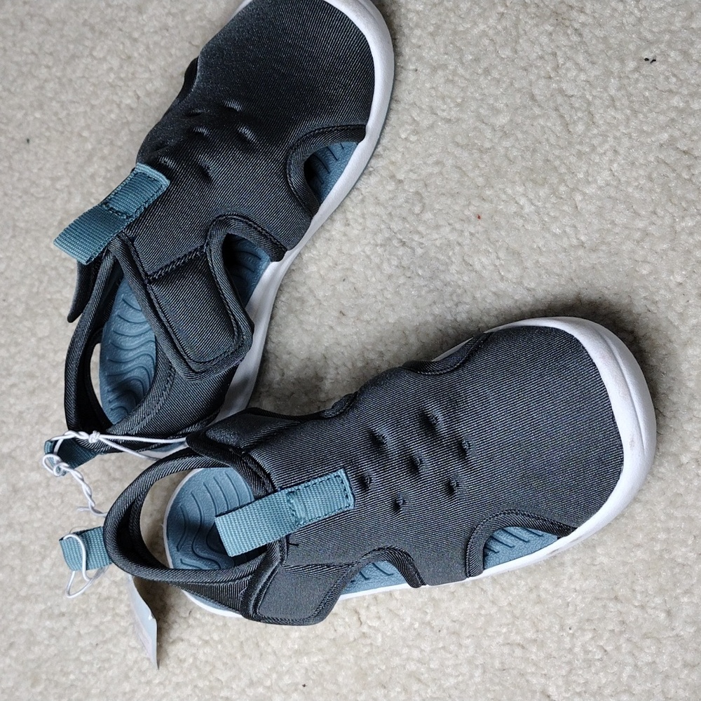 Cat & Jack boys gray and blue sandals. NWT. Size 11